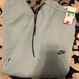 Women Nike tech pants